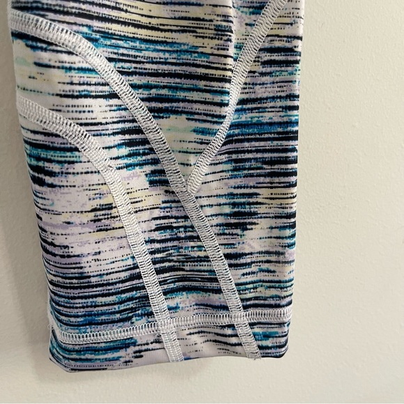 Lululemon Inspire Crop Blurry Belle Leggings 6 - Picture 7 of 15